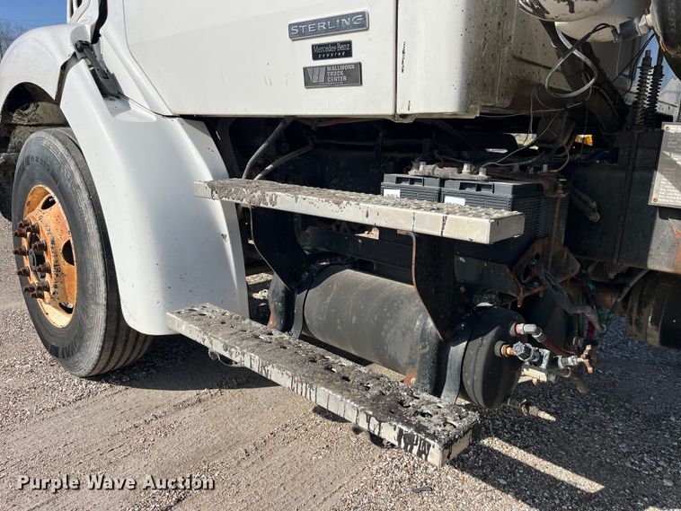 image for item LD9346 2005 Sterling L7500 oil distributor truck