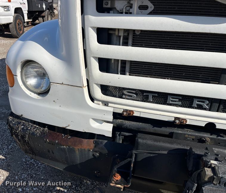 image for item LD9346 2005 Sterling L7500 oil distributor truck