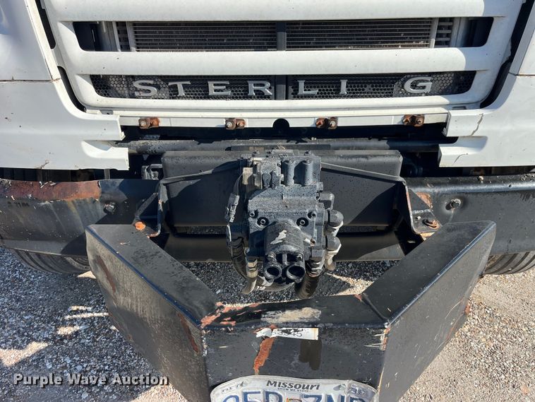 image for item LD9346 2005 Sterling L7500 oil distributor truck