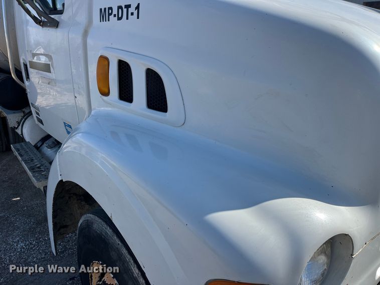 image for item LD9346 2005 Sterling L7500 oil distributor truck