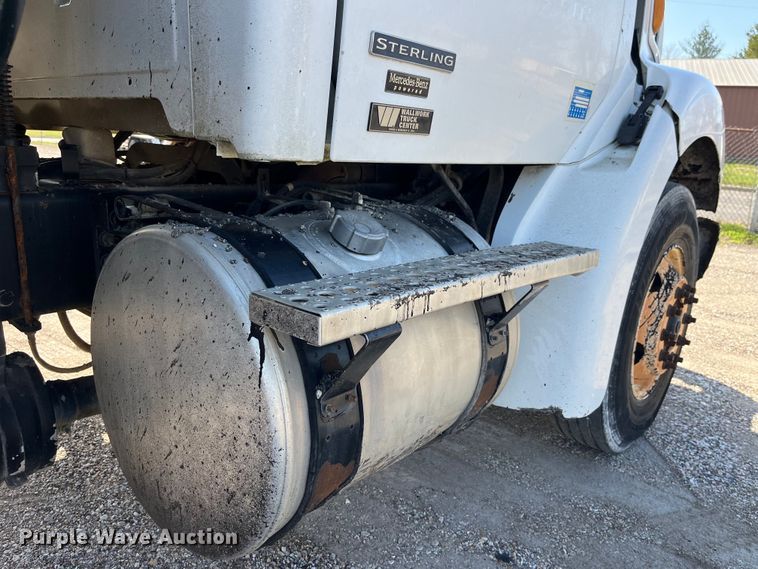 image for item LD9346 2005 Sterling L7500 oil distributor truck