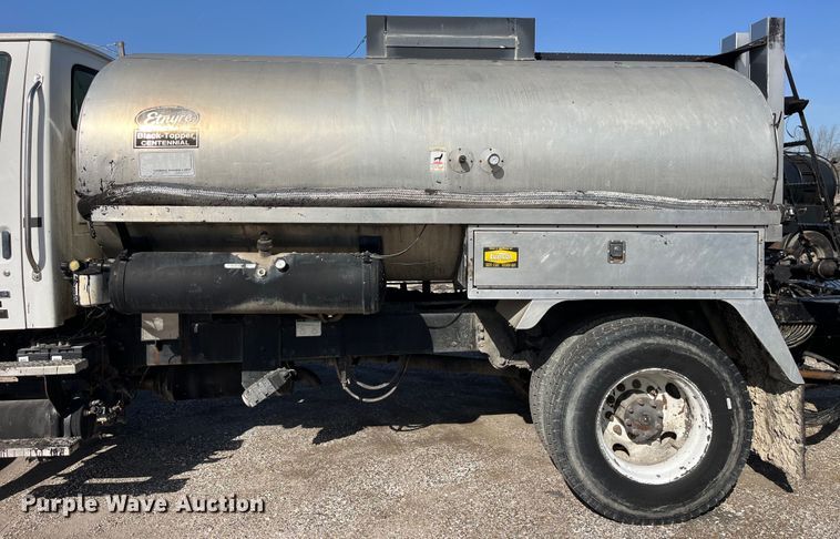 image for item LD9346 2005 Sterling L7500 oil distributor truck