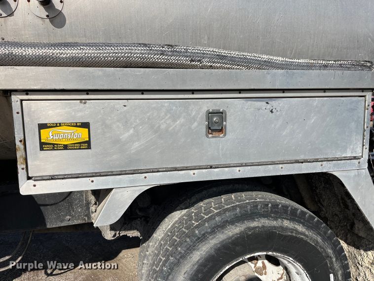 image for item LD9346 2005 Sterling L7500 oil distributor truck