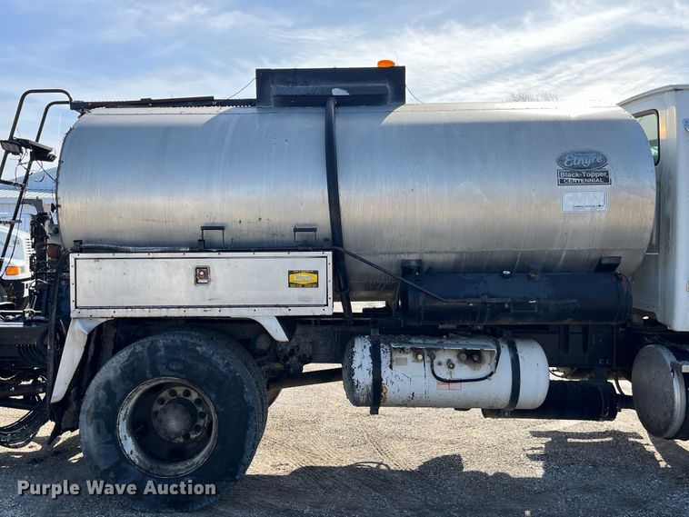 image for item LD9346 2005 Sterling L7500 oil distributor truck