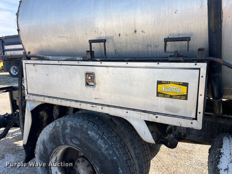 image for item LD9346 2005 Sterling L7500 oil distributor truck