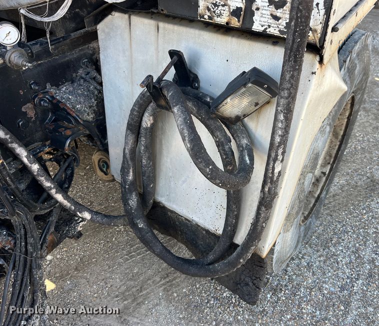 image for item LD9346 2005 Sterling L7500 oil distributor truck