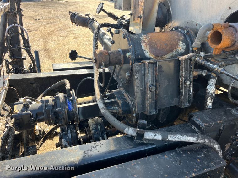 image for item LD9346 2005 Sterling L7500 oil distributor truck