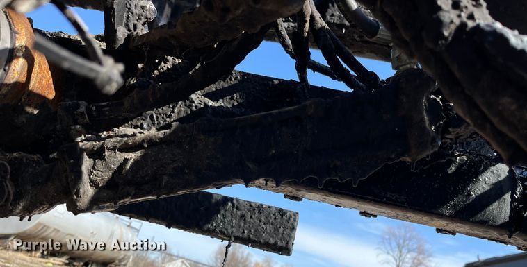 image for item LD9346 2005 Sterling L7500 oil distributor truck