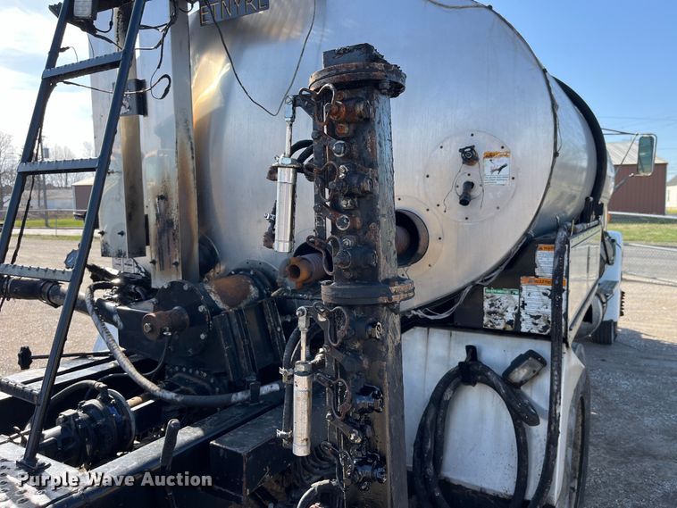 image for item LD9346 2005 Sterling L7500 oil distributor truck