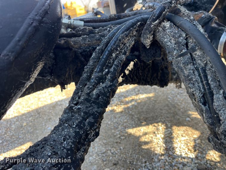 image for item LD9346 2005 Sterling L7500 oil distributor truck