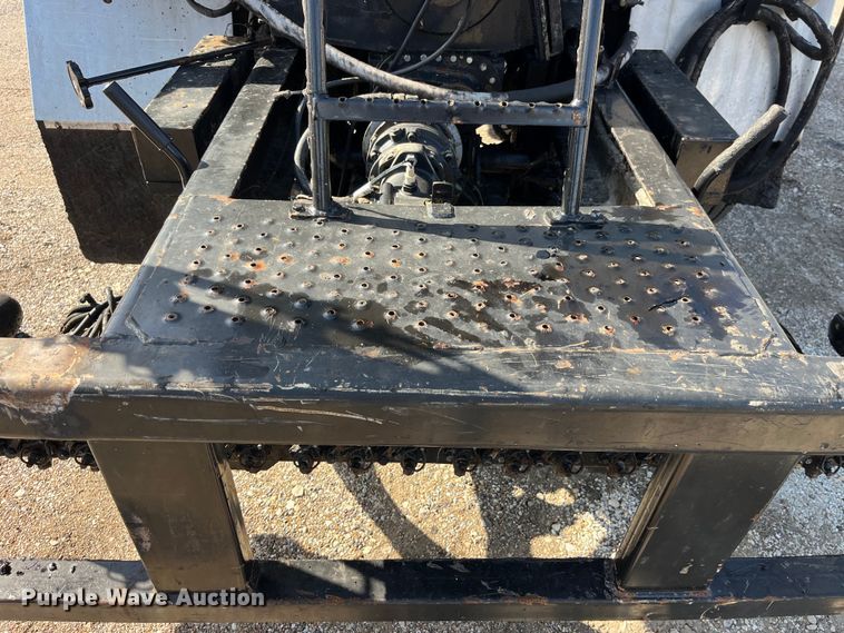 image for item LD9346 2005 Sterling L7500 oil distributor truck