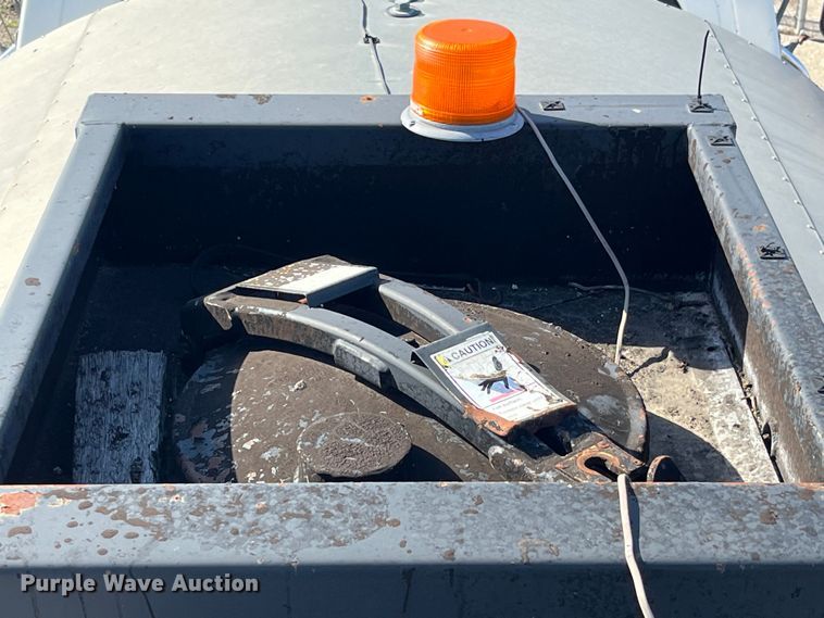 image for item LD9346 2005 Sterling L7500 oil distributor truck