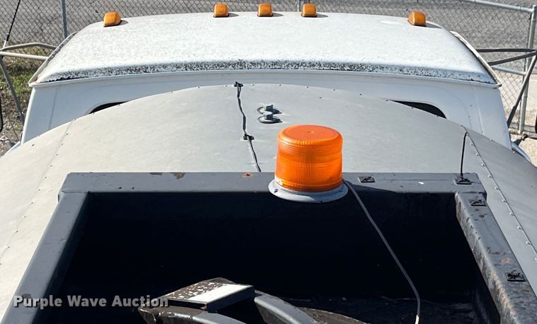 image for item LD9346 2005 Sterling L7500 oil distributor truck