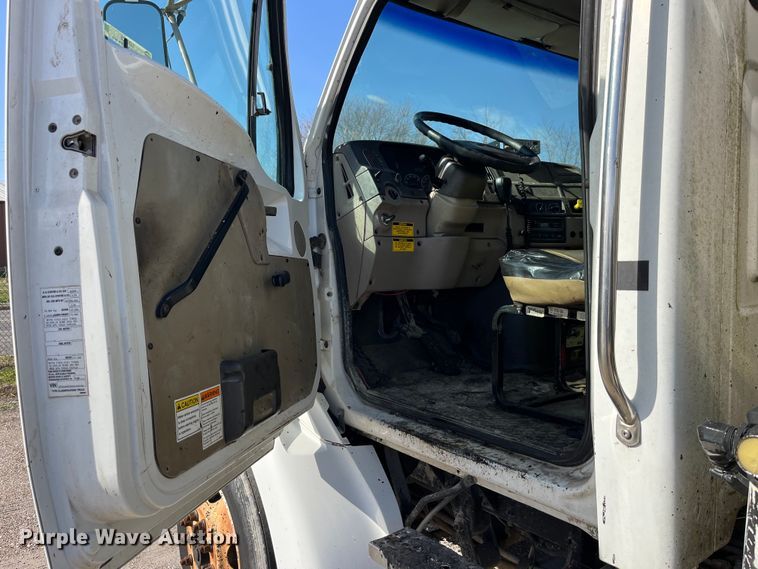 image for item LD9346 2005 Sterling L7500 oil distributor truck