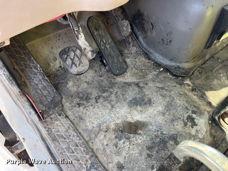 image for item LD9346 2005 Sterling L7500 oil distributor truck