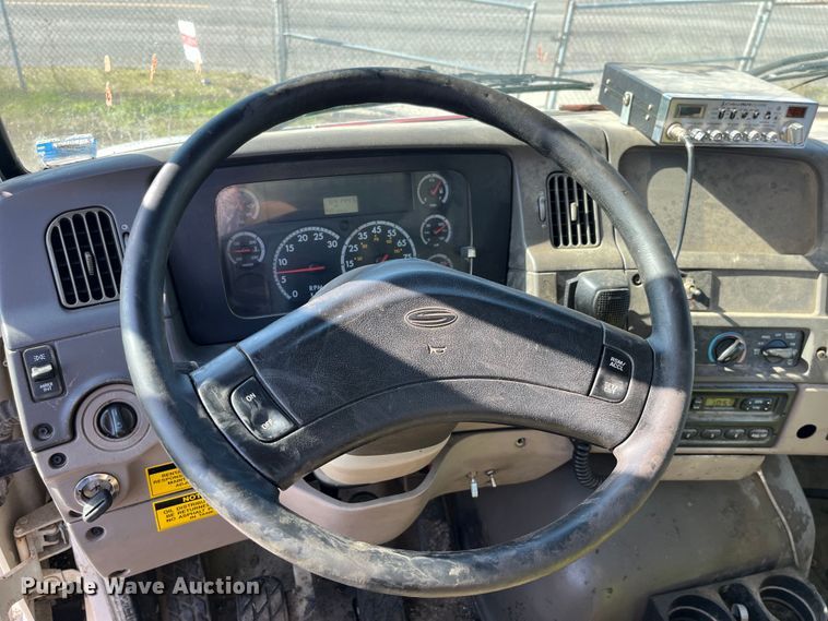 image for item LD9346 2005 Sterling L7500 oil distributor truck