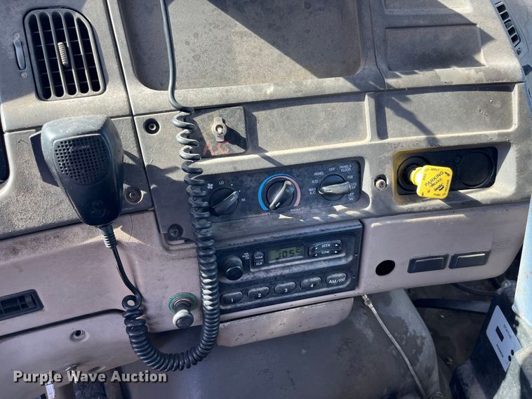 image for item LD9346 2005 Sterling L7500 oil distributor truck