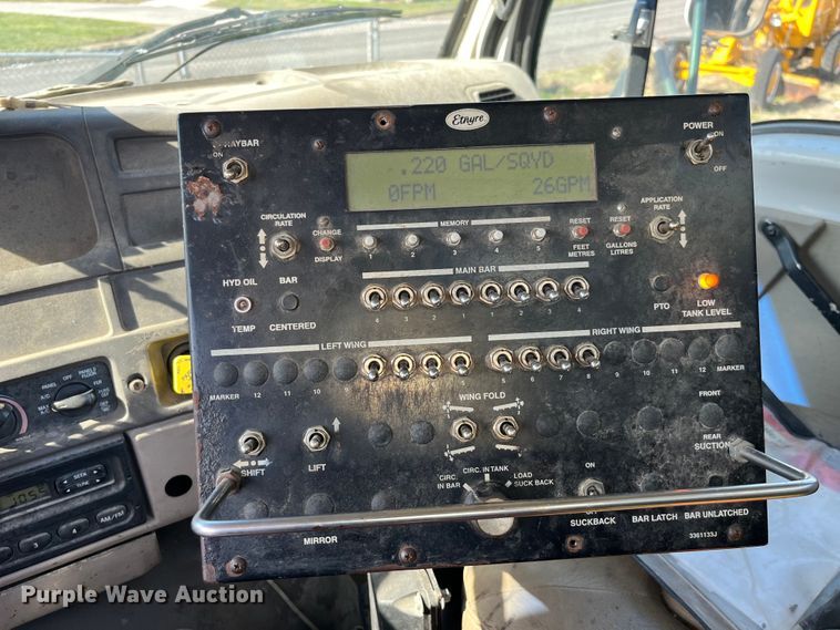 image for item LD9346 2005 Sterling L7500 oil distributor truck