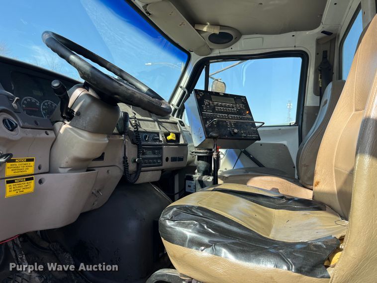 image for item LD9346 2005 Sterling L7500 oil distributor truck