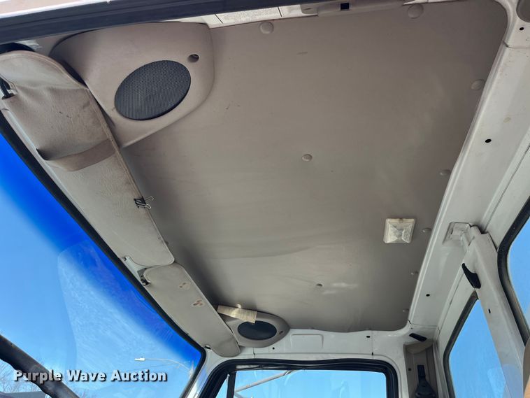 image for item LD9346 2005 Sterling L7500 oil distributor truck