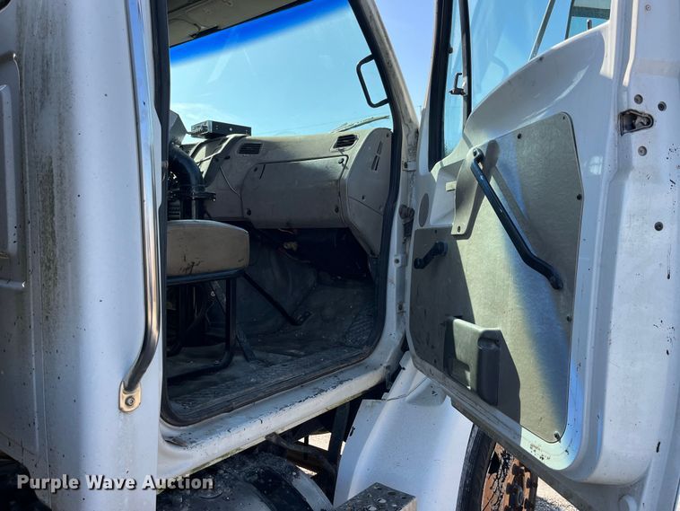 image for item LD9346 2005 Sterling L7500 oil distributor truck