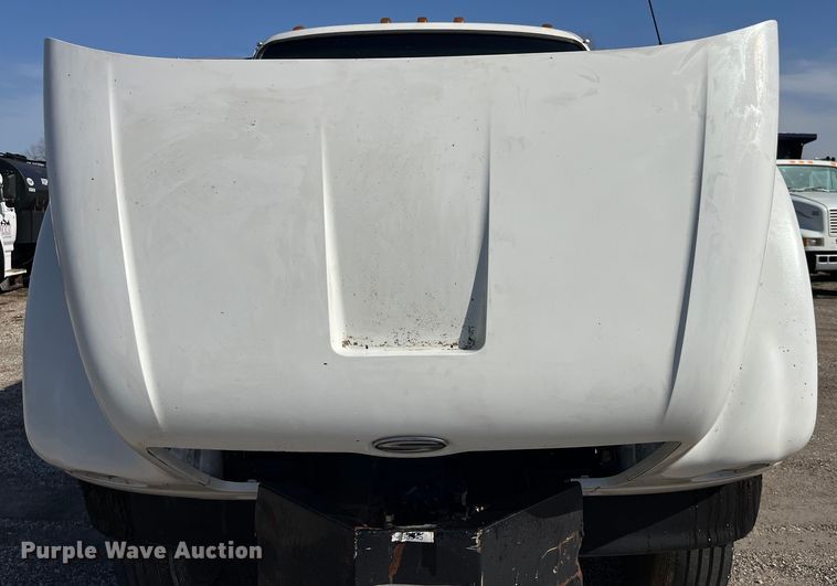 image for item LD9346 2005 Sterling L7500 oil distributor truck