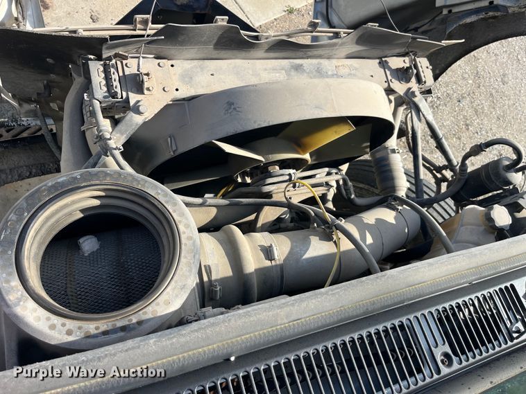 image for item LD9346 2005 Sterling L7500 oil distributor truck