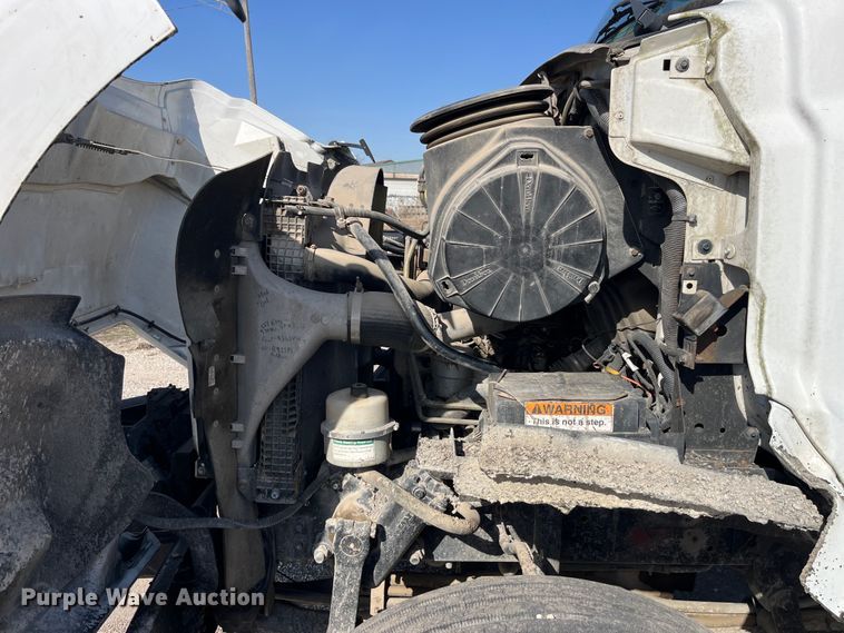 image for item LD9346 2005 Sterling L7500 oil distributor truck