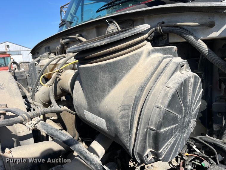 image for item LD9346 2005 Sterling L7500 oil distributor truck