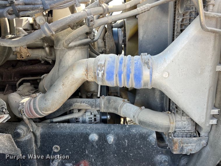 image for item LD9346 2005 Sterling L7500 oil distributor truck