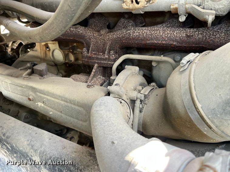 image for item LD9346 2005 Sterling L7500 oil distributor truck