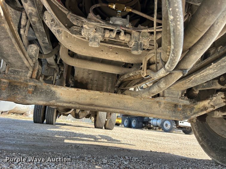 image for item LD9346 2005 Sterling L7500 oil distributor truck