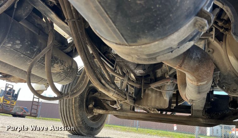 image for item LD9346 2005 Sterling L7500 oil distributor truck