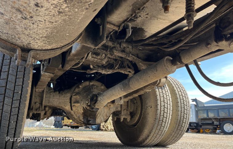 image for item LD9346 2005 Sterling L7500 oil distributor truck