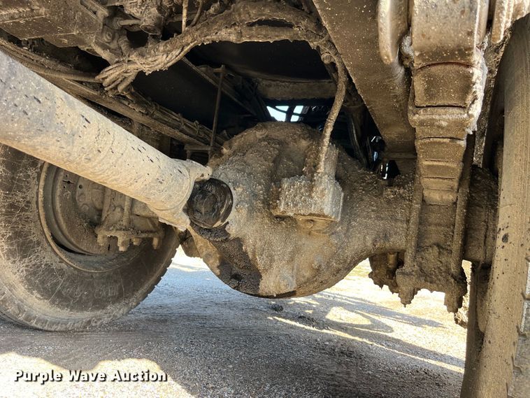 image for item LD9346 2005 Sterling L7500 oil distributor truck