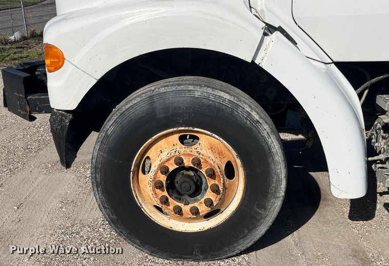 image for item LD9346 2005 Sterling L7500 oil distributor truck