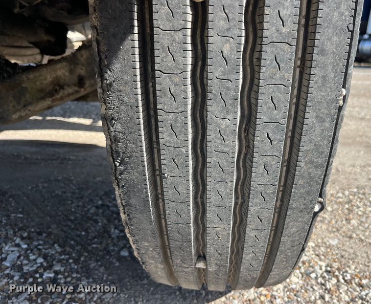 image for item LD9346 2005 Sterling L7500 oil distributor truck