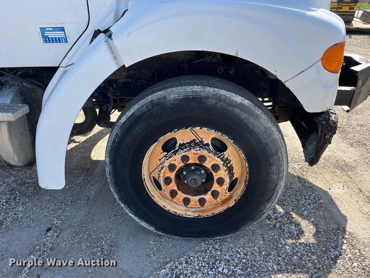 image for item LD9346 2005 Sterling L7500 oil distributor truck