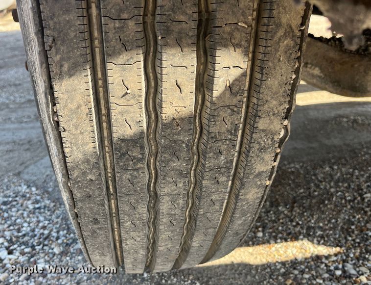 image for item LD9346 2005 Sterling L7500 oil distributor truck