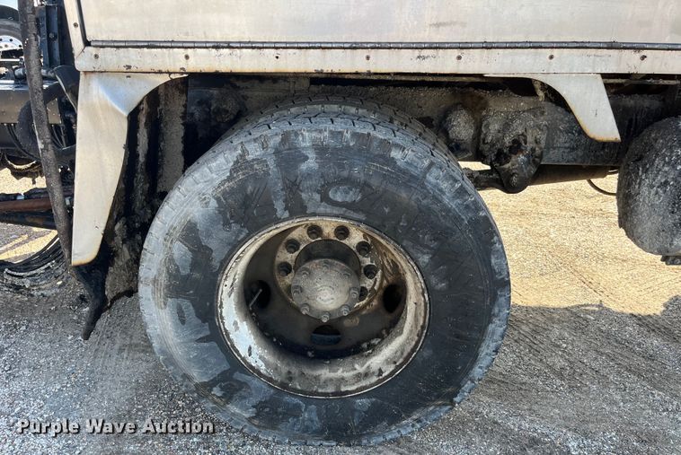 image for item LD9346 2005 Sterling L7500 oil distributor truck