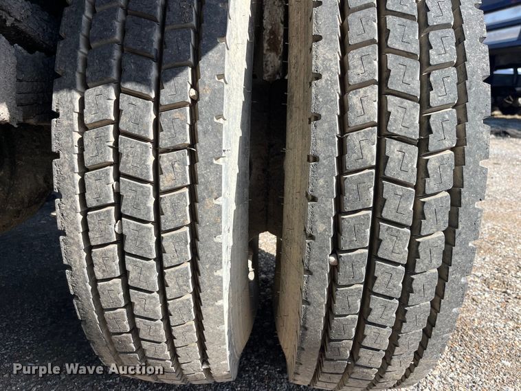 image for item LD9346 2005 Sterling L7500 oil distributor truck