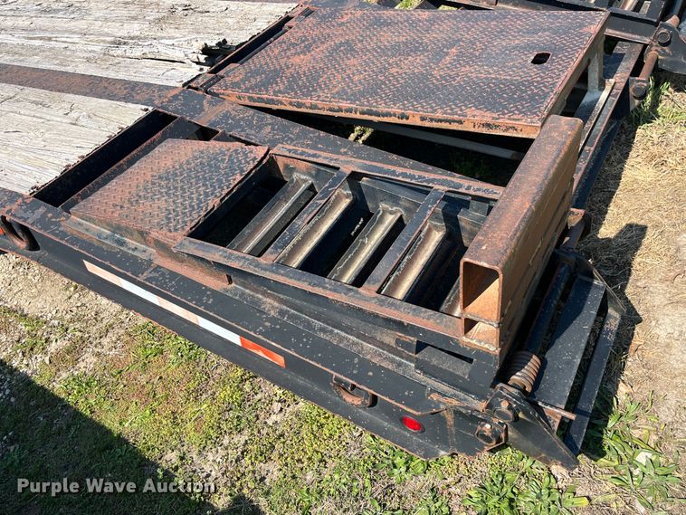 image for item LD9363 2007 Woodworth equipment trailer