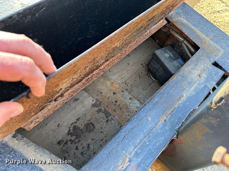 image for item LR9283 2005 Felling  FT-45-2 equipment trailer