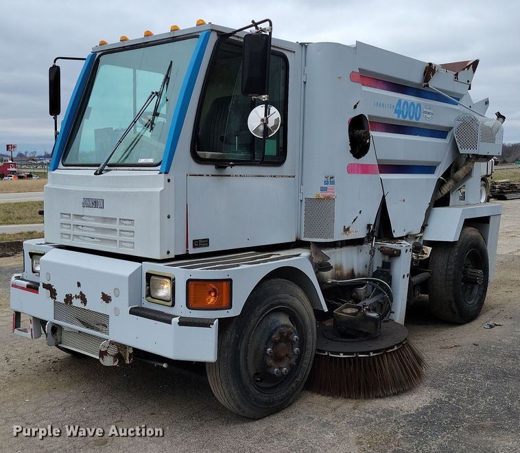 image for item MQ9704 1999 Johnston  4000 street sweeper