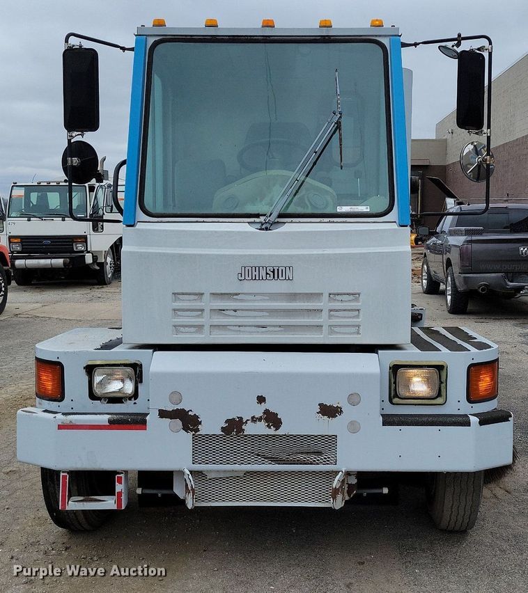 image for item MQ9704 1999 Johnston  4000 street sweeper
