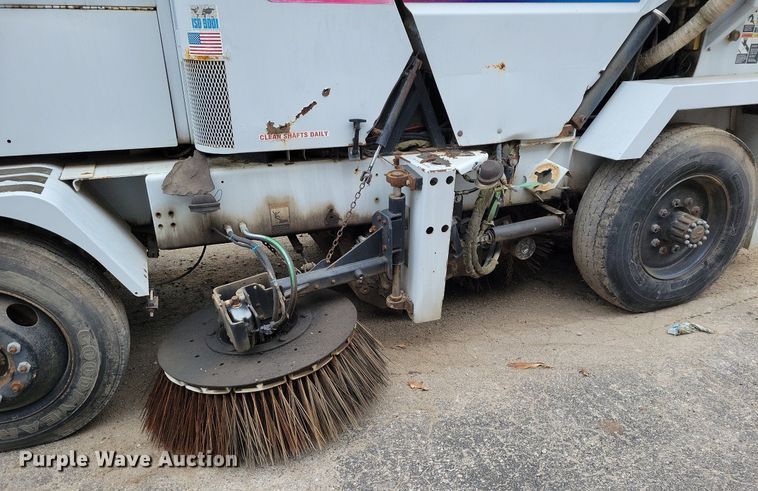 image for item MQ9704 1999 Johnston  4000 street sweeper
