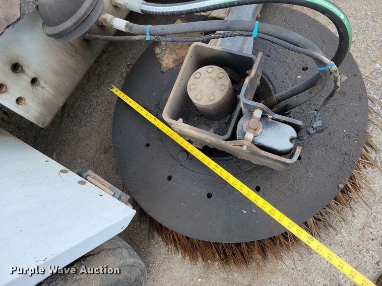 image for item MQ9704 1999 Johnston  4000 street sweeper