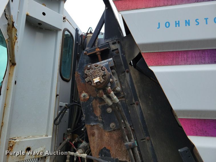 image for item MQ9704 1999 Johnston  4000 street sweeper