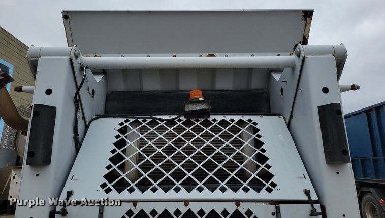 image for item MQ9704 1999 Johnston  4000 street sweeper