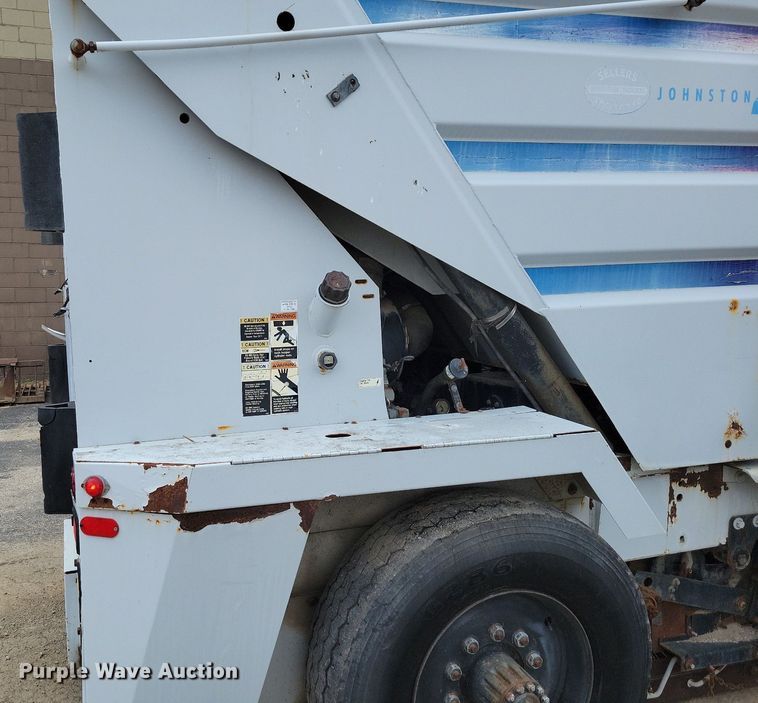 image for item MQ9704 1999 Johnston  4000 street sweeper
